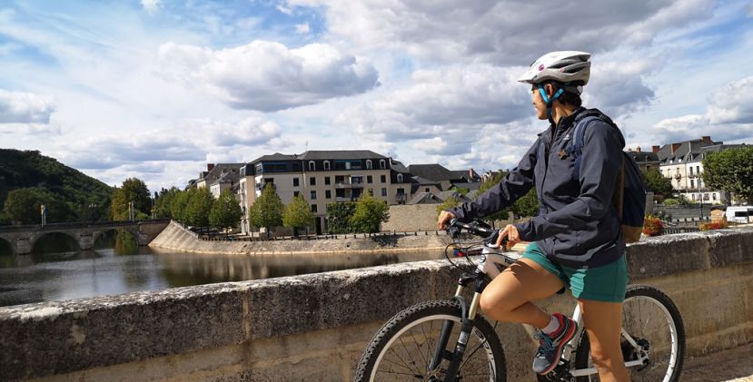 Ride your bike and discover the city of Terras ...