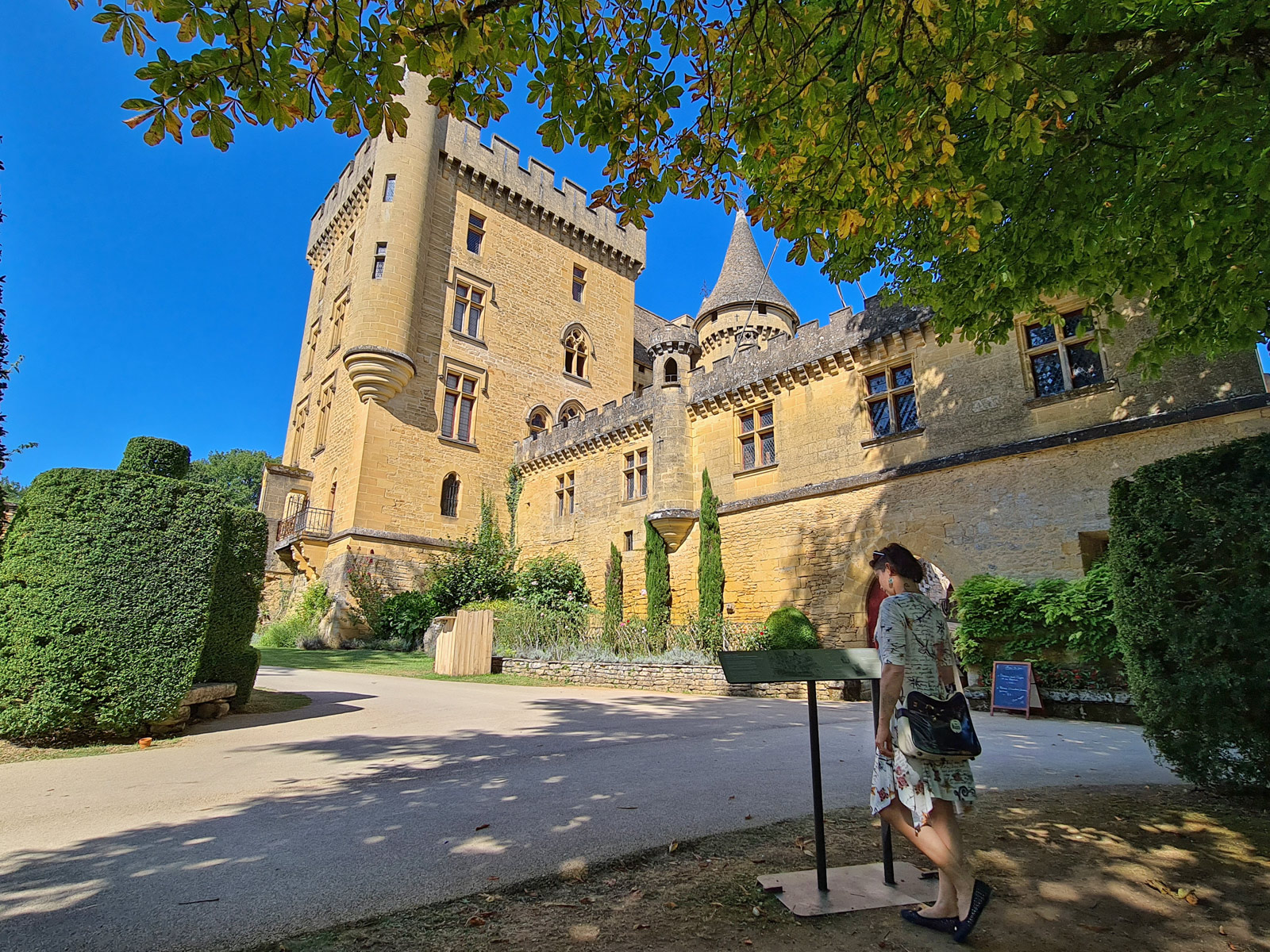 Visit the Château de Puymartin and its legend  ...