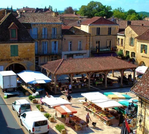Marché traditionnel le samedi matin