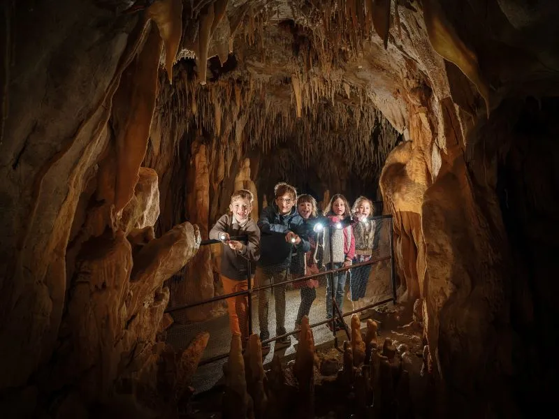 Visite spéciale "fami ... - Crédit: Grotte de Villars par Rémi Flament | CC BY-NC-ND 4.0