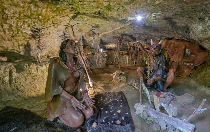 La route des crèches de Noël - Les Grottes du ...