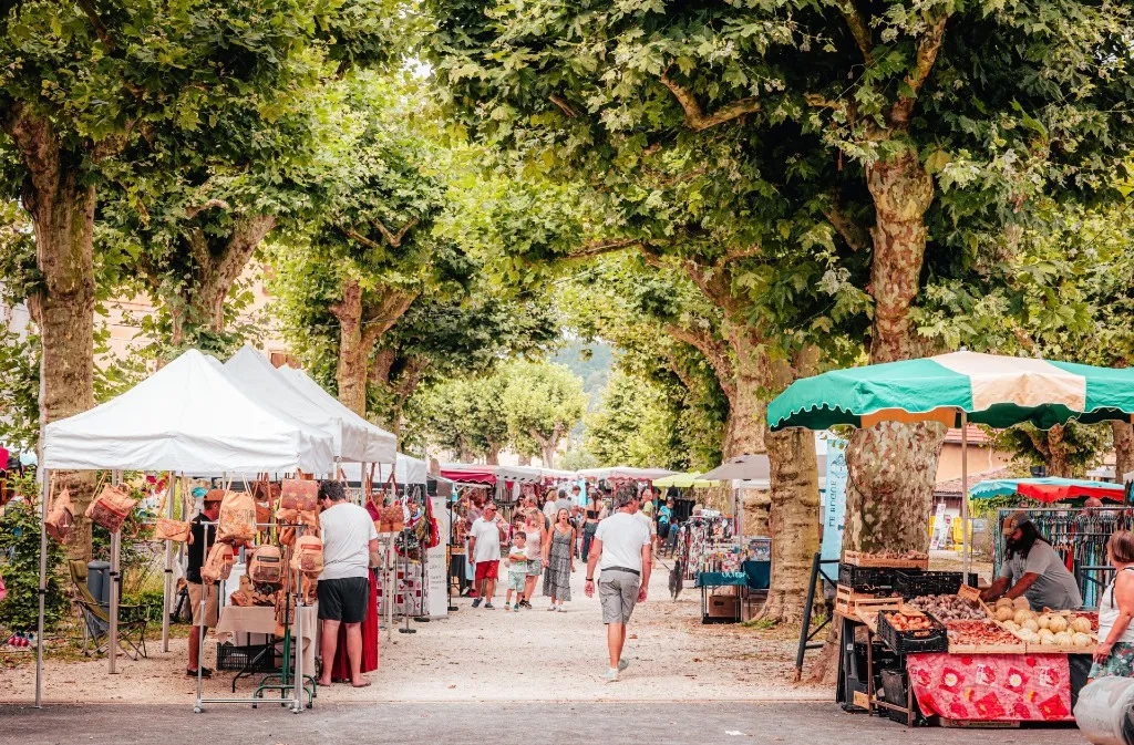 Marché traditionnel d ... - Crédit: ©Lezbroz | CC BY-NC-ND 4.0