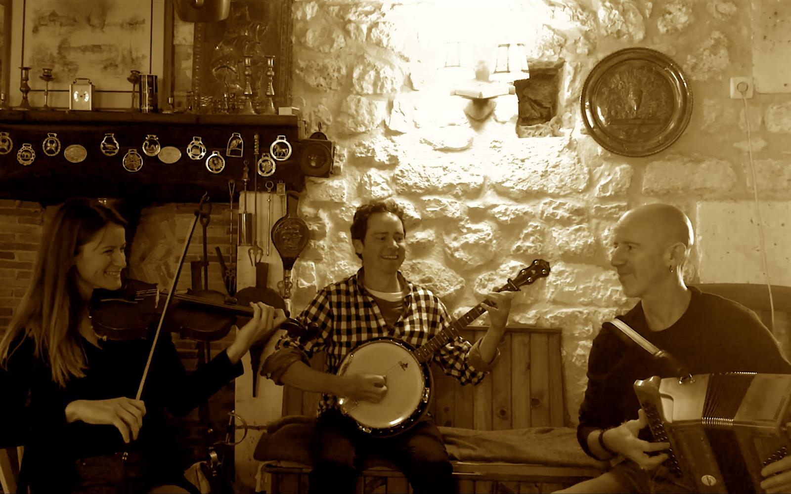 Nocturne sur le Village de Noël avec Banish Mi ...