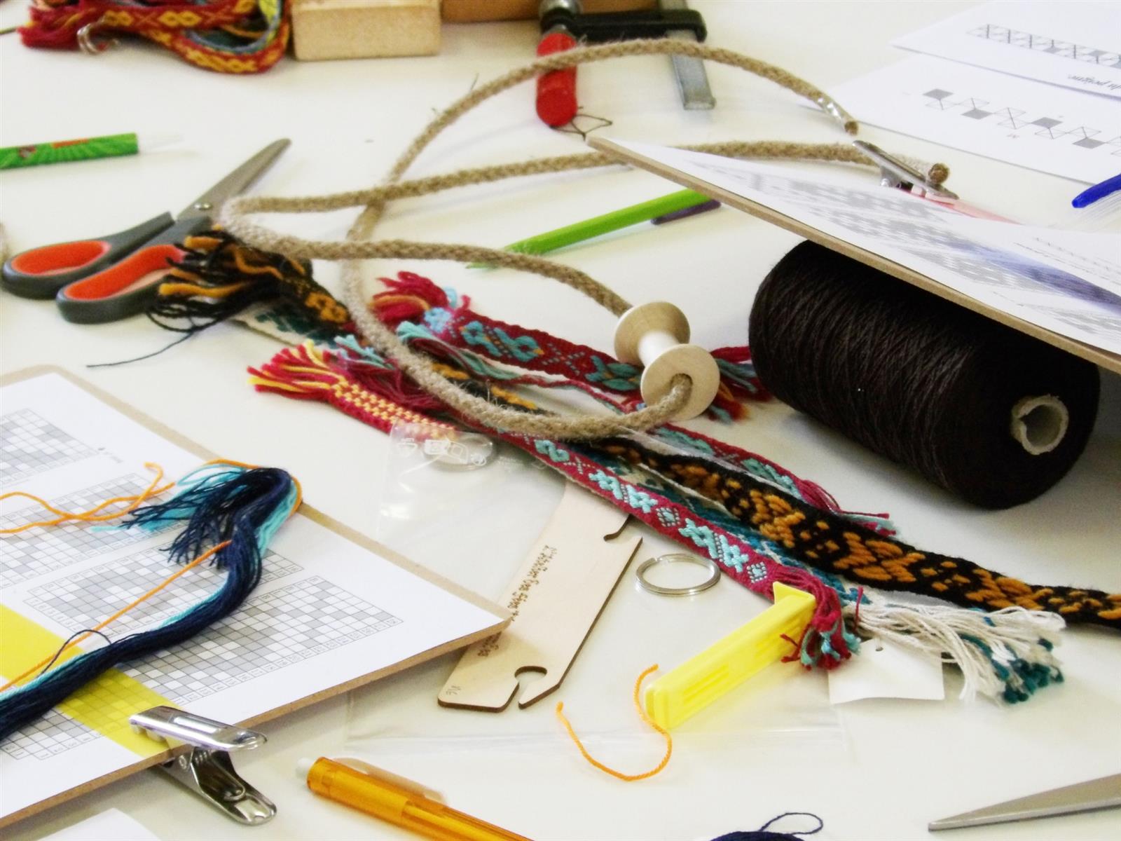 Atelier vacances de Noël : tissage aux plaquettes