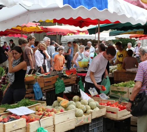 Marché traditionnel du dimanche