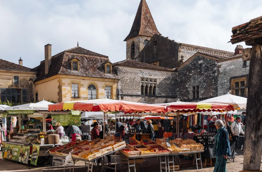Marché traditionnel d ... - Crédit: @justwonderers | CC BY-NC-ND 4.0