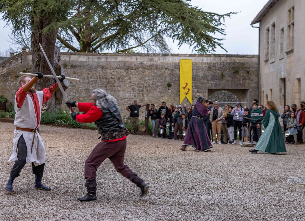 Initiation à l'escrime artistique - Château en ...
