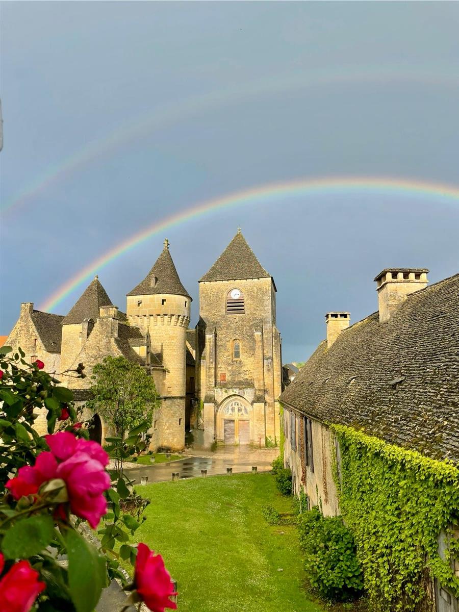 Visite des Toits de Lauzes au coeur de la char ...