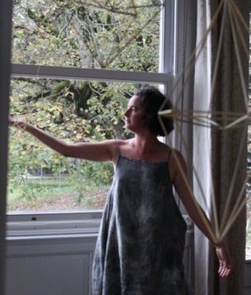 Les élèves de l'école de danse improvisent ave ...