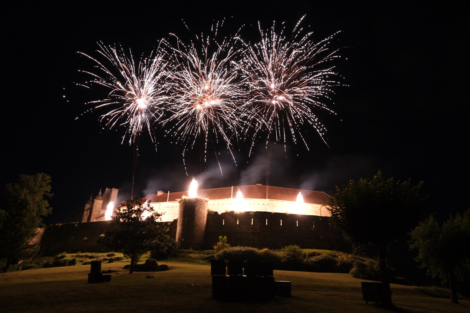 Fête du 14 juillet - bal, jeux, concert et feu ...