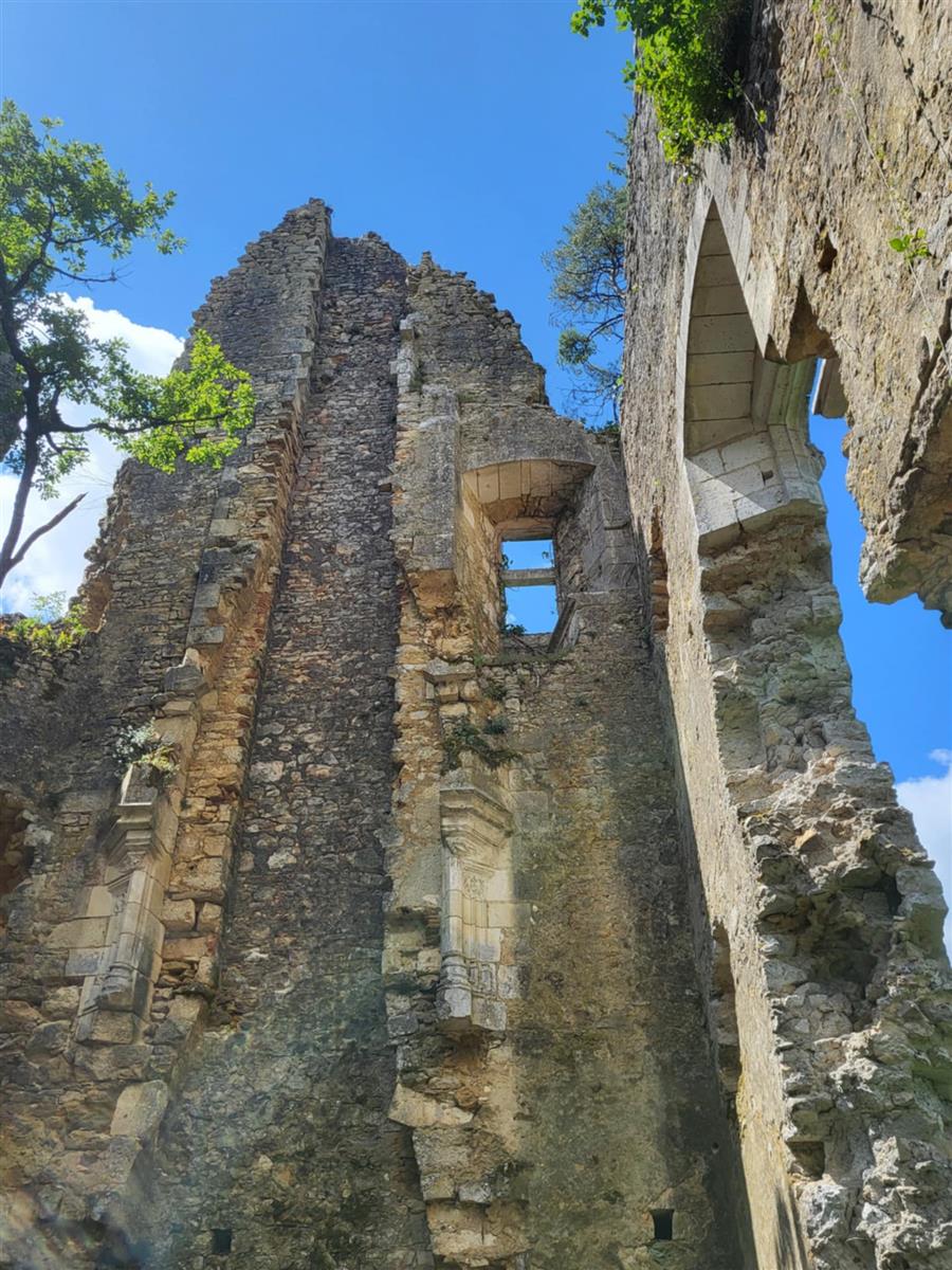 Visite du château de la Renaudie et village mé ...