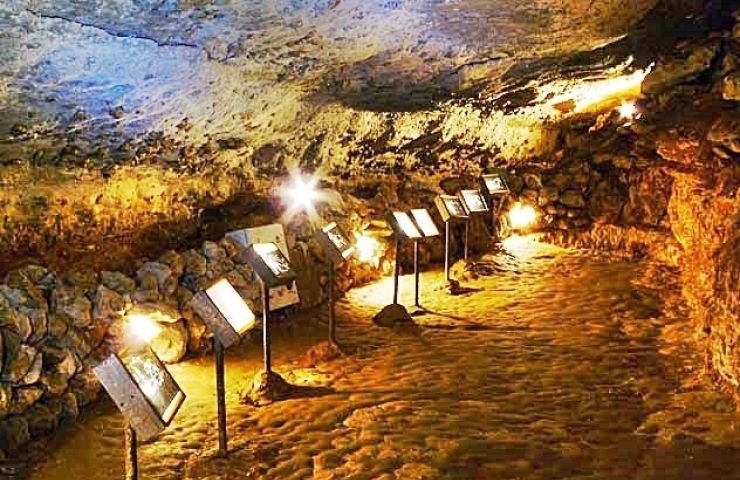 Grotte de Bara Bahau