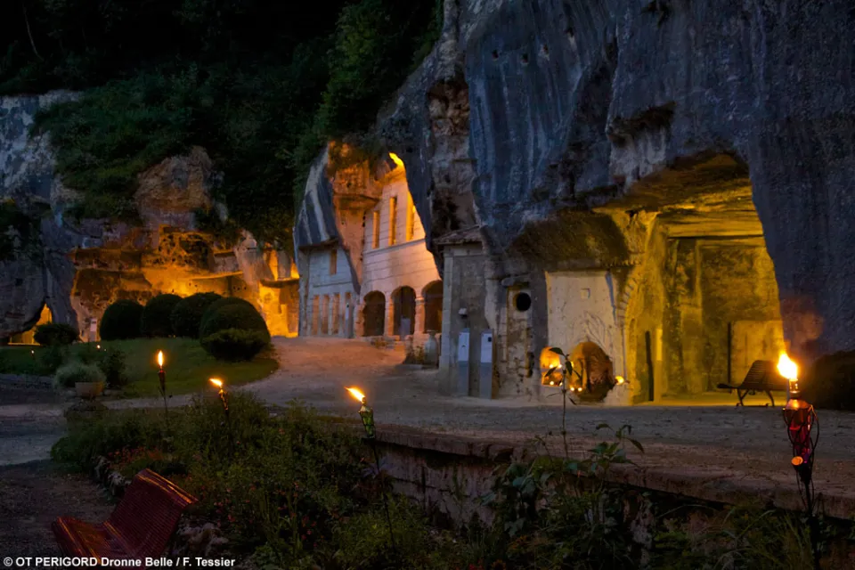 Troglodyte route of the Abbaye de Brantôme