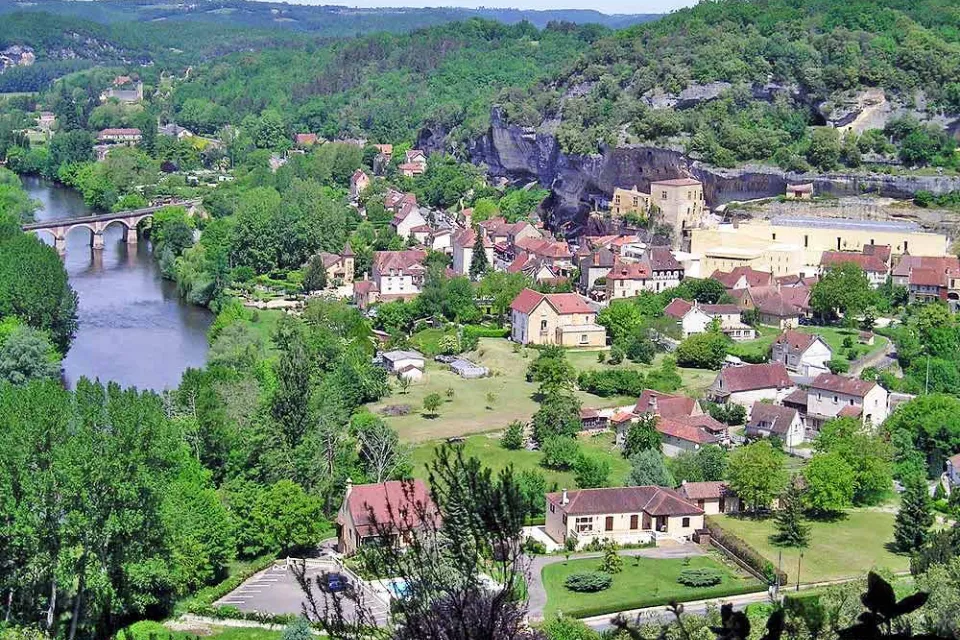 LES EYZIES - Lascaux - Dordogne Vézère Valley ...