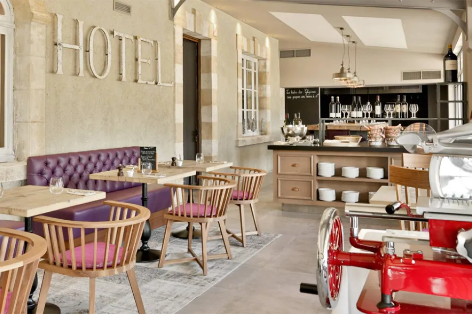 The Bistro des Glycines