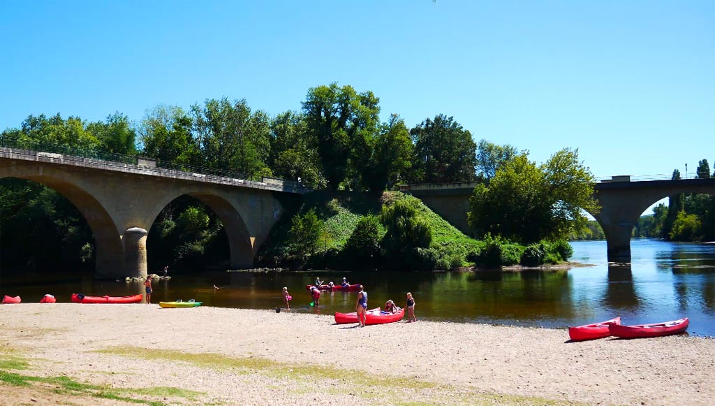 Canoës Limeuil Balades au fil de l'eau à Limeuil Balades en Bateau