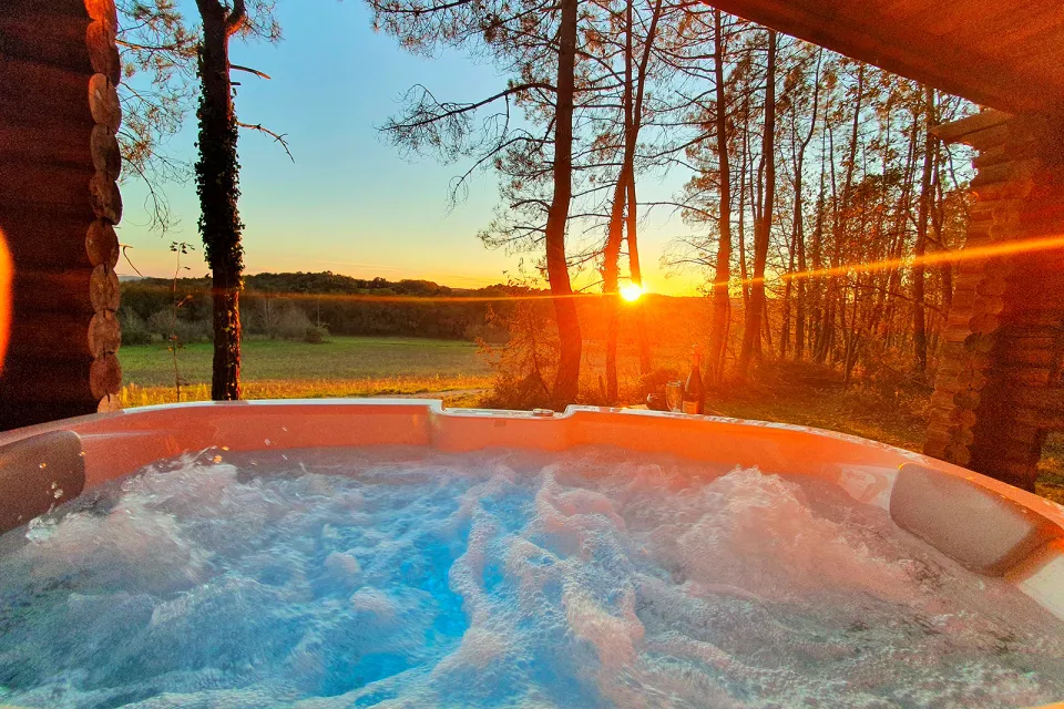 Tipis and chalets at Grand Peuch Lascaux
