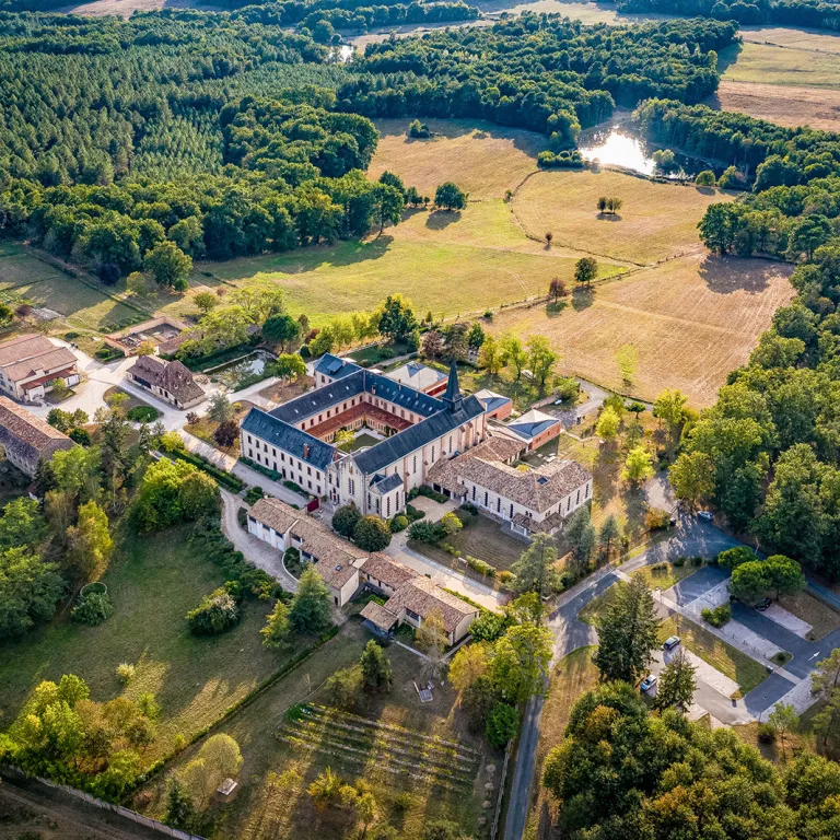 Echourgnac Abbey: make a cheese out of it!