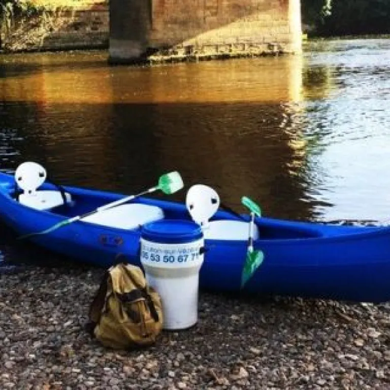 Balade en canoë sur la Vézère avec les 3 drapeaux