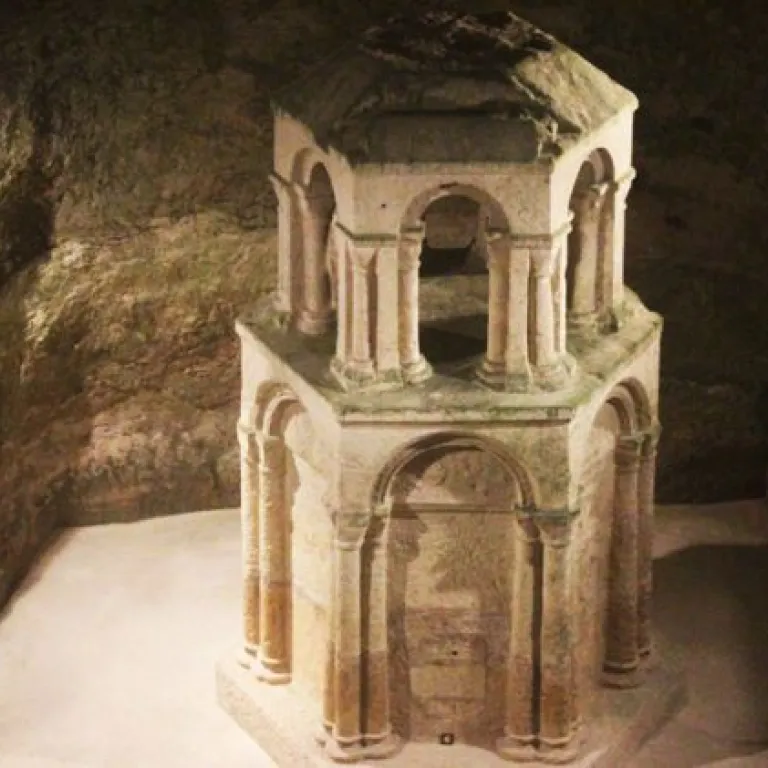 A deux pas du Périgord...L'église monolithe d' ...