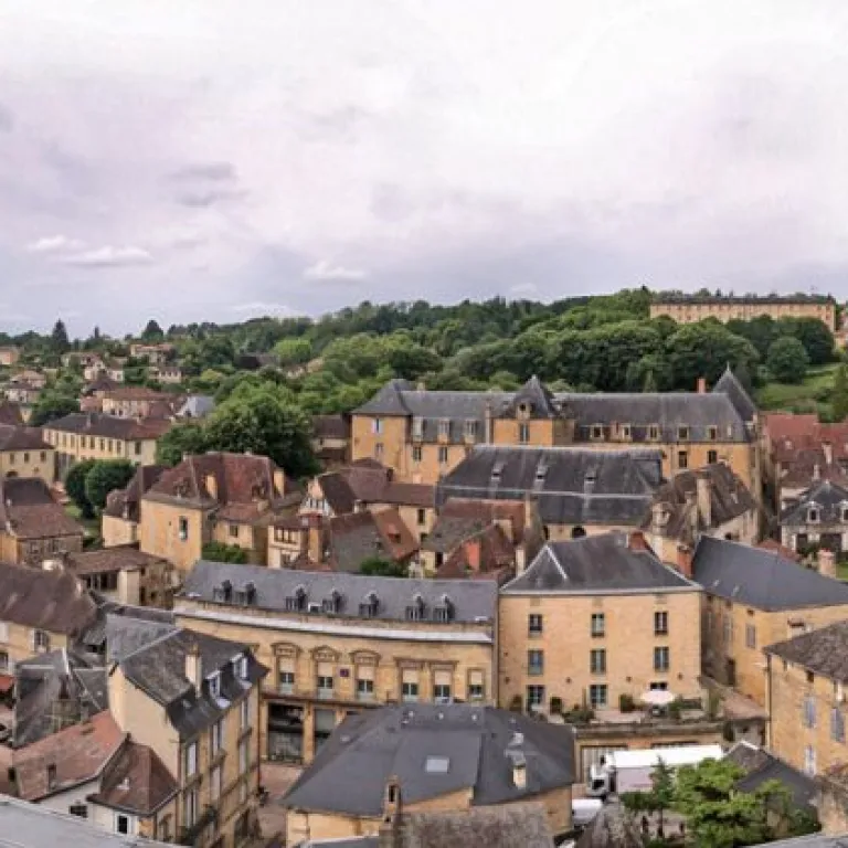 Discover Sarlat from the sky at 35 metres high !