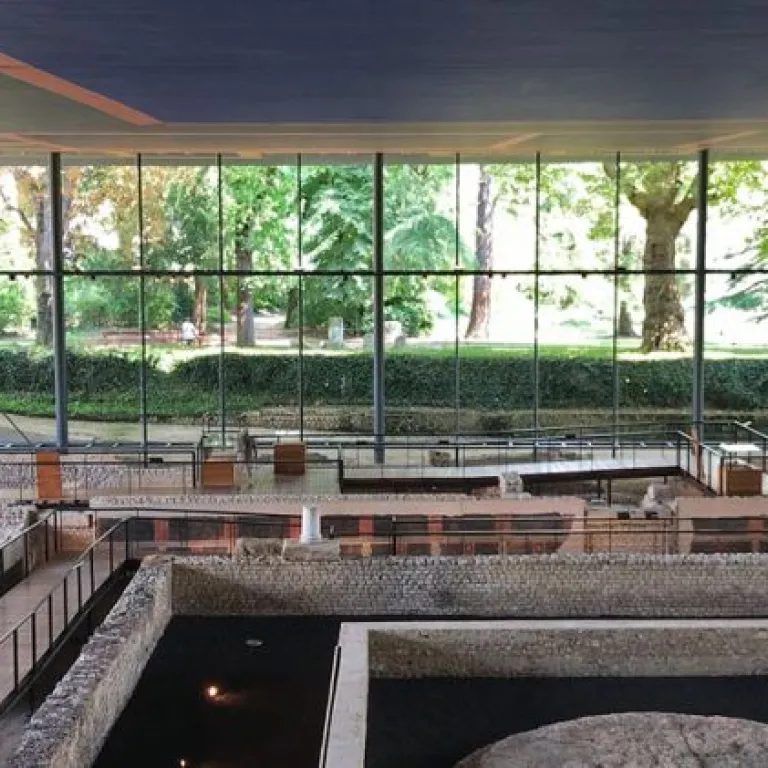 Where julius caesar meets jean nouvel
