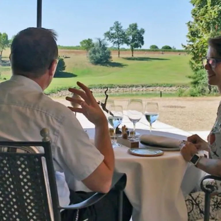 Les fresques: a star in the heart of the vines
