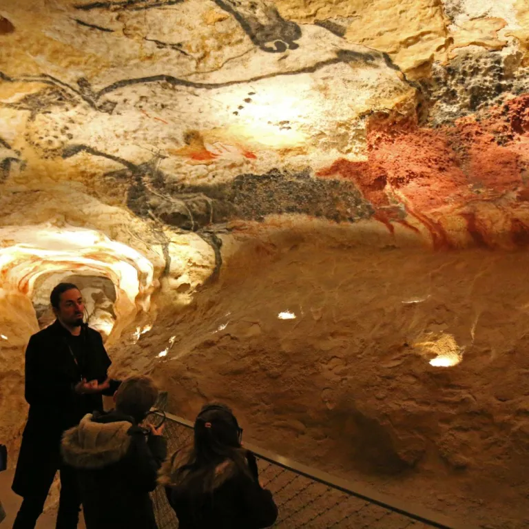 Come with us for a family visit of lascaux iv!