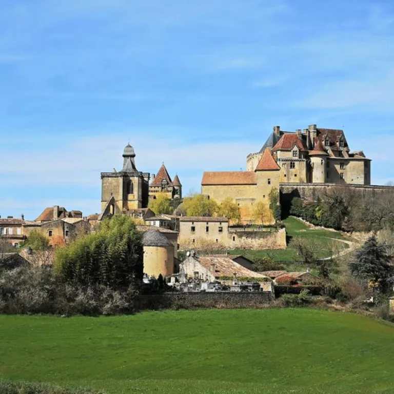 Biron Castle and Cadouin Cloister: visit with ...