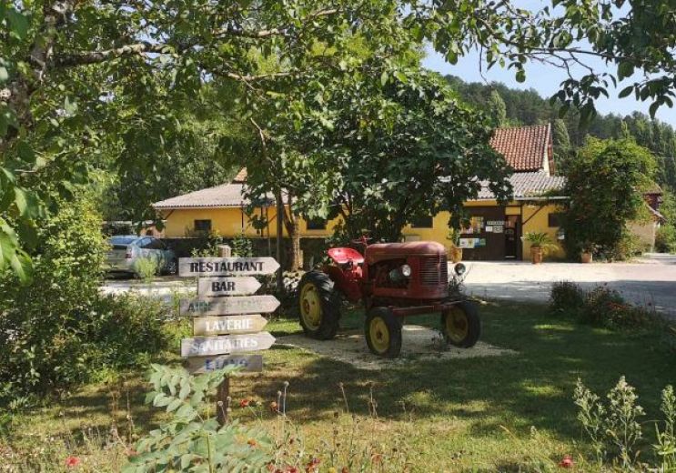 Camping La Ferme de Perdigat à Limeuil : au bo ...