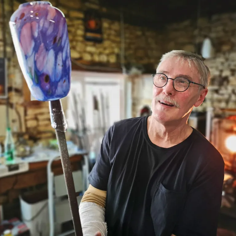 Nicolas Guittet: Glassblower and creator of dr ...