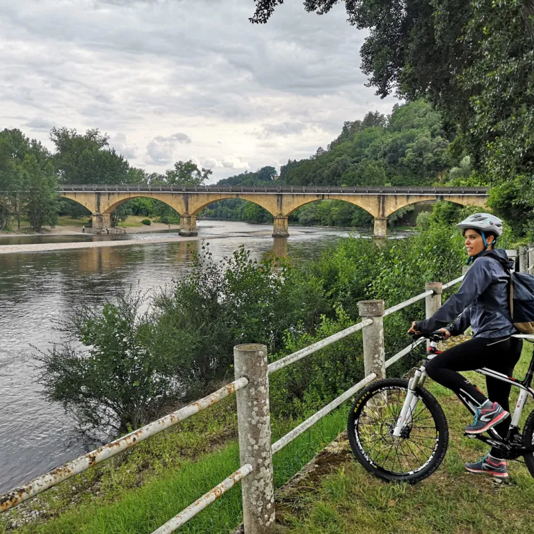 By bike in Périgord: itineraries, greenways an ...