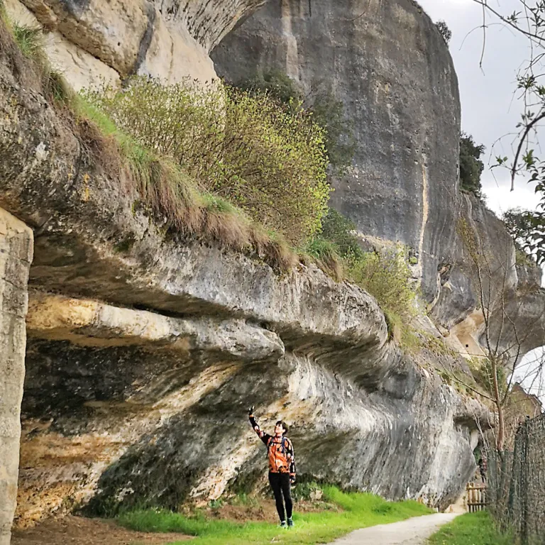 The Micoque loop: Hiking in Les Eyzies