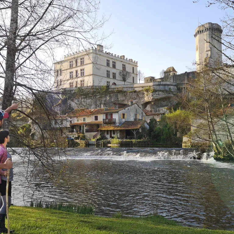 Visit of Bourdeilles in Périgord Vert: beyond ...