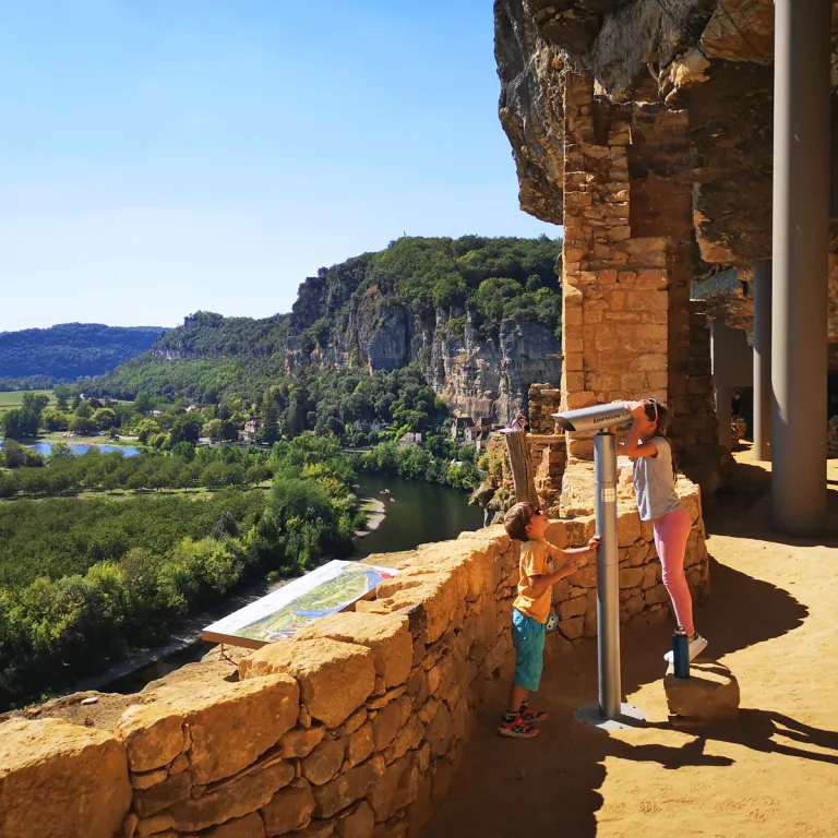 The Fort de la Roque Gageac: visit to a dizzyi ...