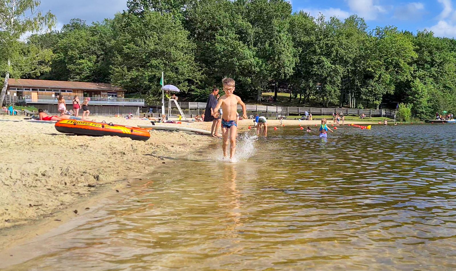 Rouffiac: Leisure center, swimming lake, nauti ...