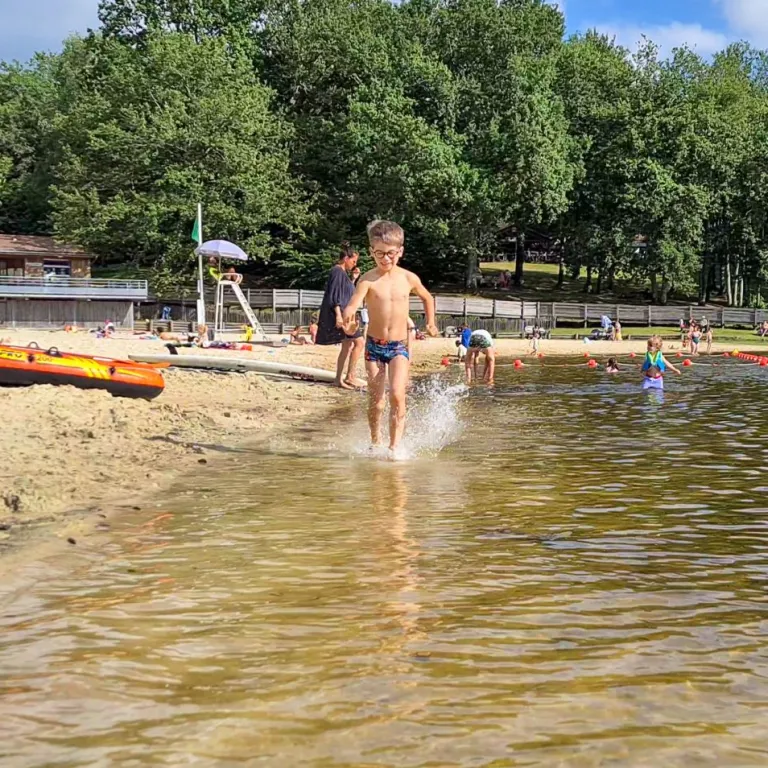 Rouffiac: Leisure center, swimming lake, nauti ...