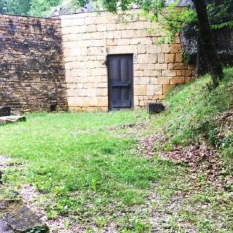 The Cap-Blanc Shelter
