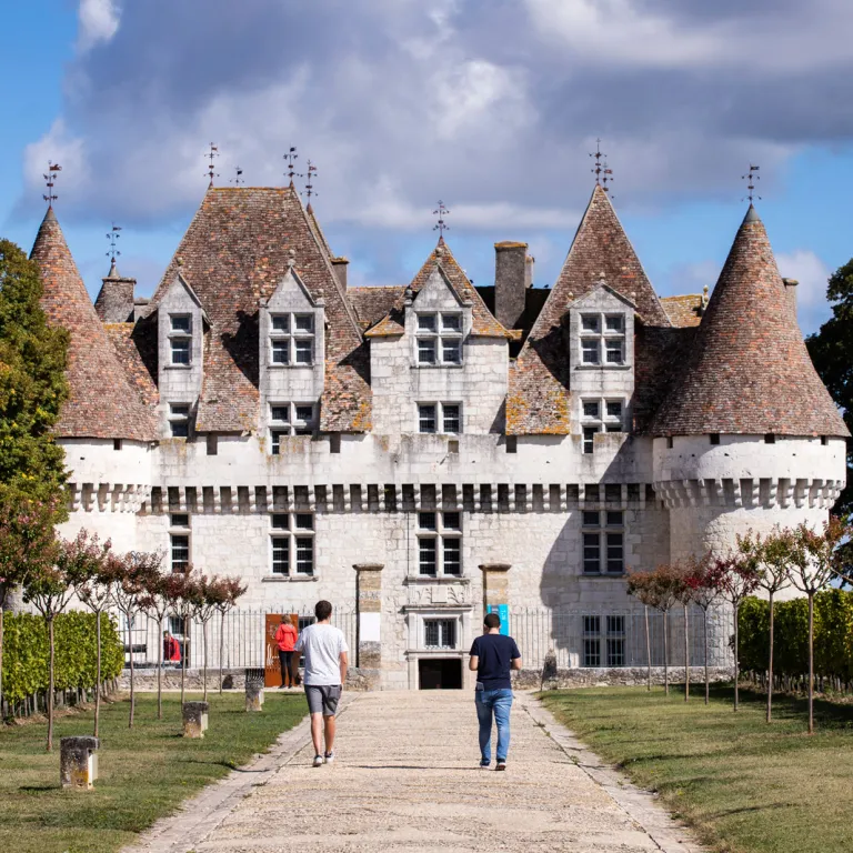 Visit the Château de Monbazillac, its architec ...