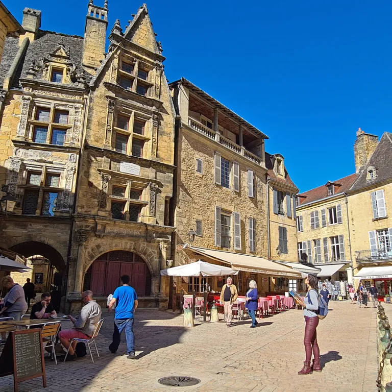 Visit Sarlat on foot