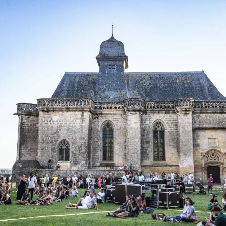 Les Villégiatures au Château de Biron, the unm ...