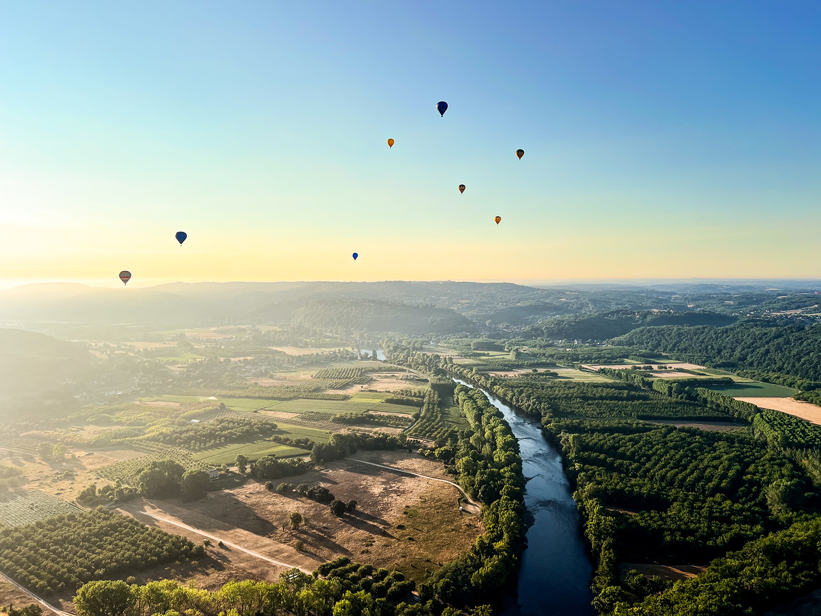 Hot air balloon flight, intimate hot air ballo ...