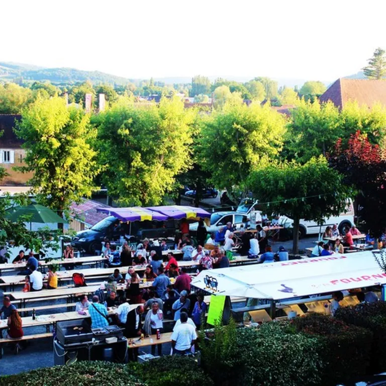 The Saint-Cyprien gourmet market, a treat for ...