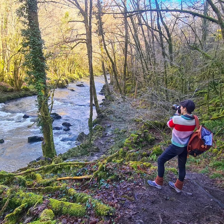 Family hike or sports trail in the Auvézère go ...
