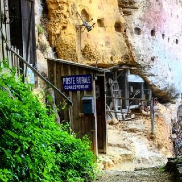 Les grottes du Roc de Cazelle