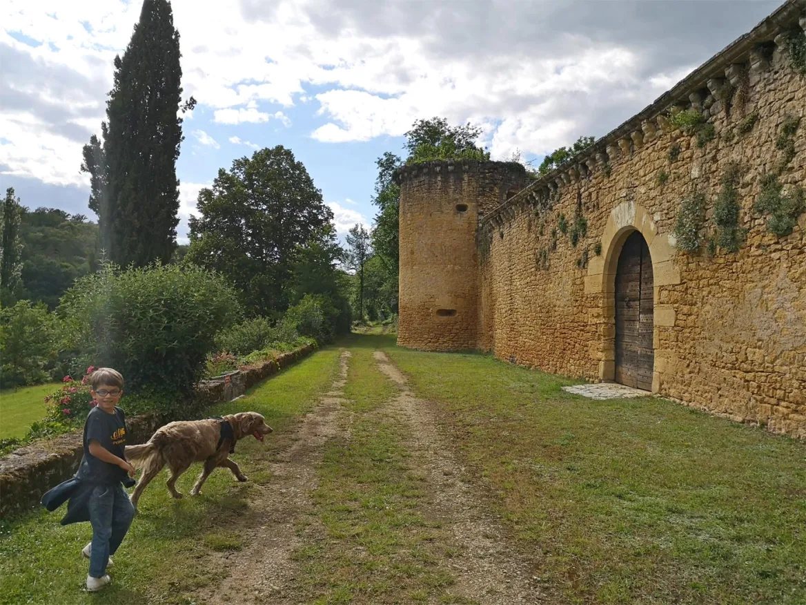Surrounding wall of the Château d'Auberoche