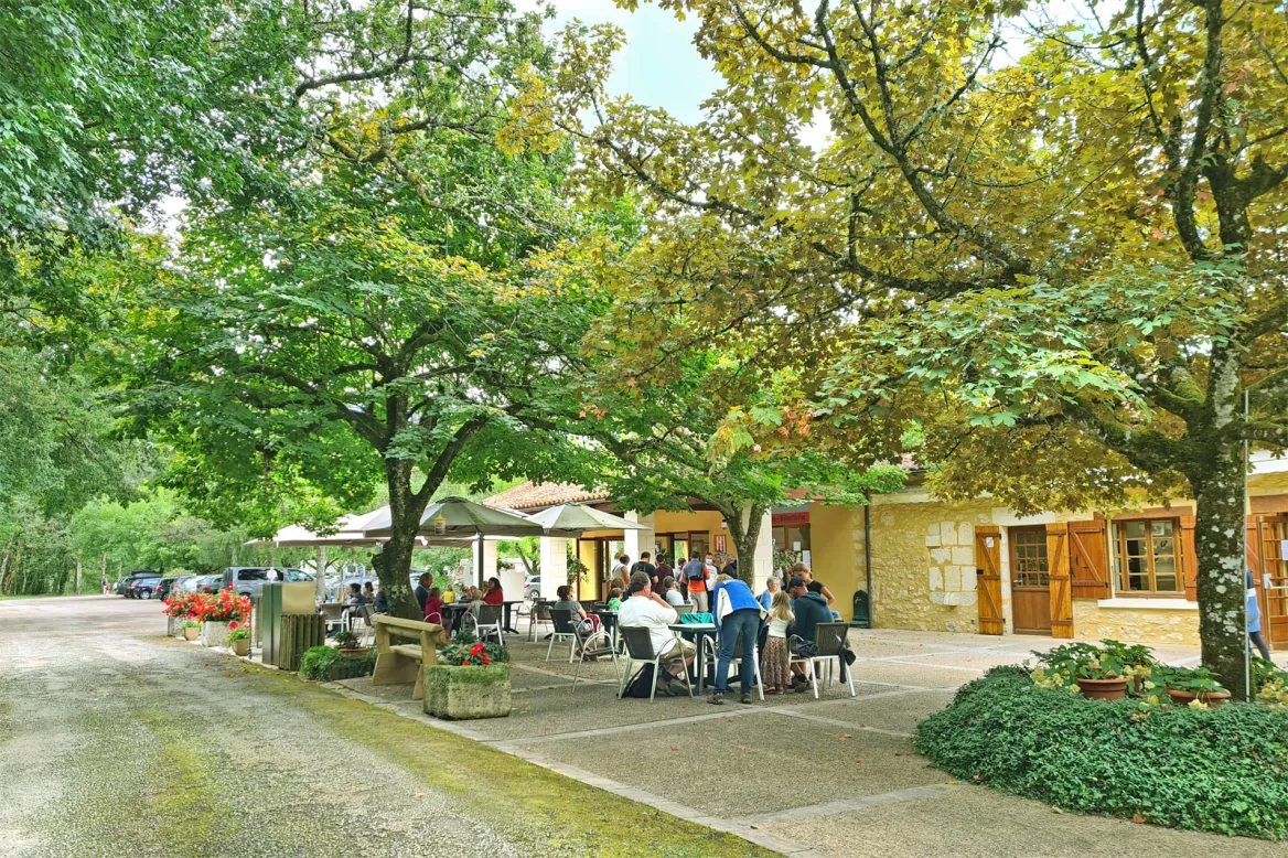 Parking and Snack at the Grotte de Villars