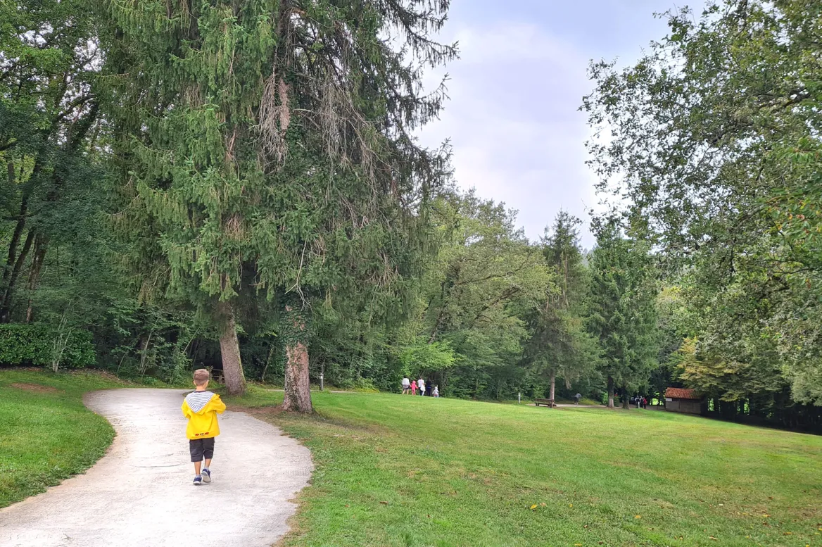 Go down to the cave of Villars