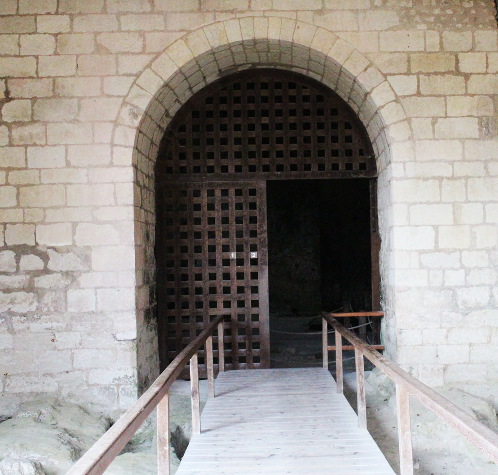 L'église monolithe d'Aubeterre-sur-Dronne - Entrée