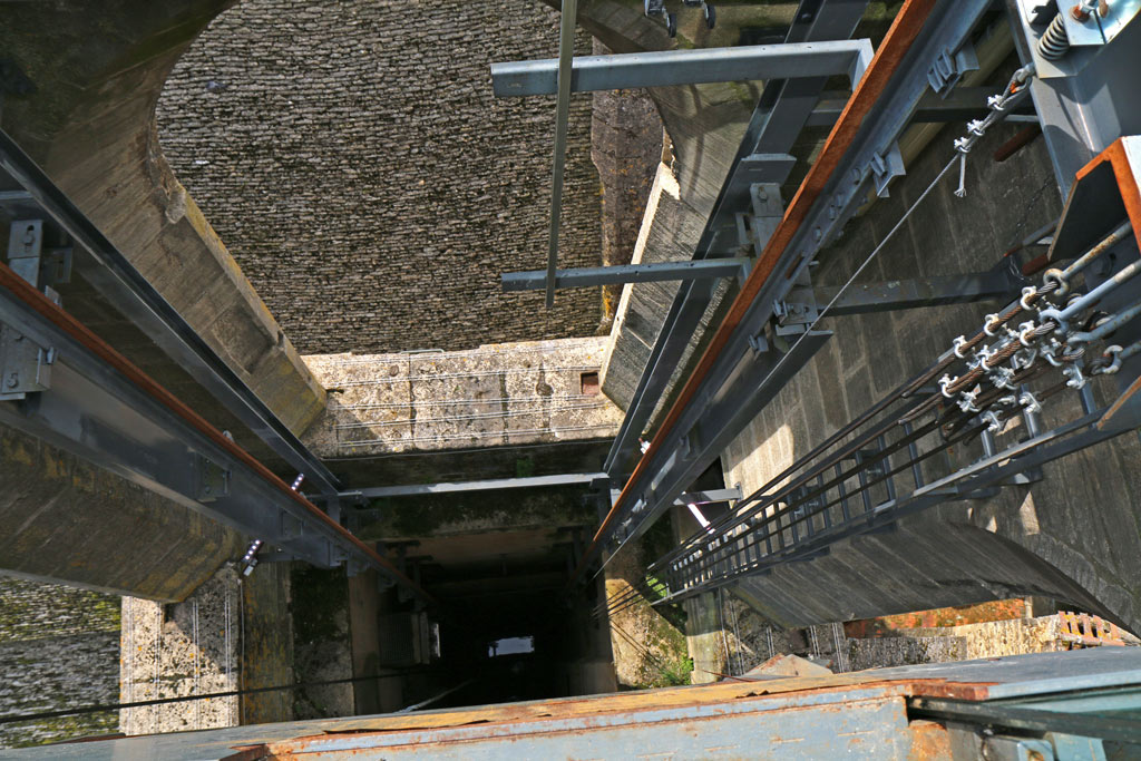 Intérieur de la cage d'ascenseur sur-mesure